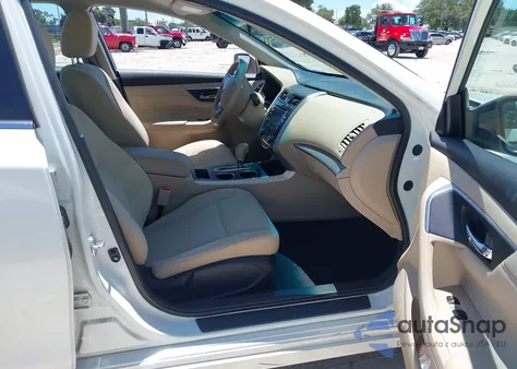 2015 Nissan Altima 2.5 Sv z USA, uszkodzony, nr VIN 1N4AL3AP4FC421239